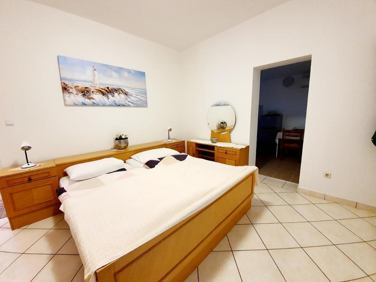 Apartamani Katarina Vl.Ilija Jusup Apartment Стариград-Пакленица Екстериор снимка