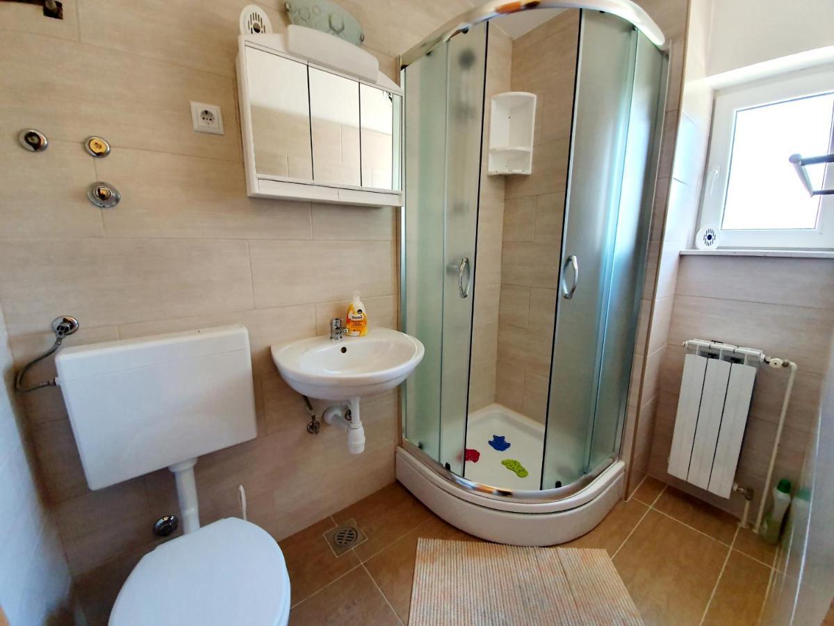 Apartamani Katarina Vl.Ilija Jusup Apartment Стариград-Пакленица Екстериор снимка