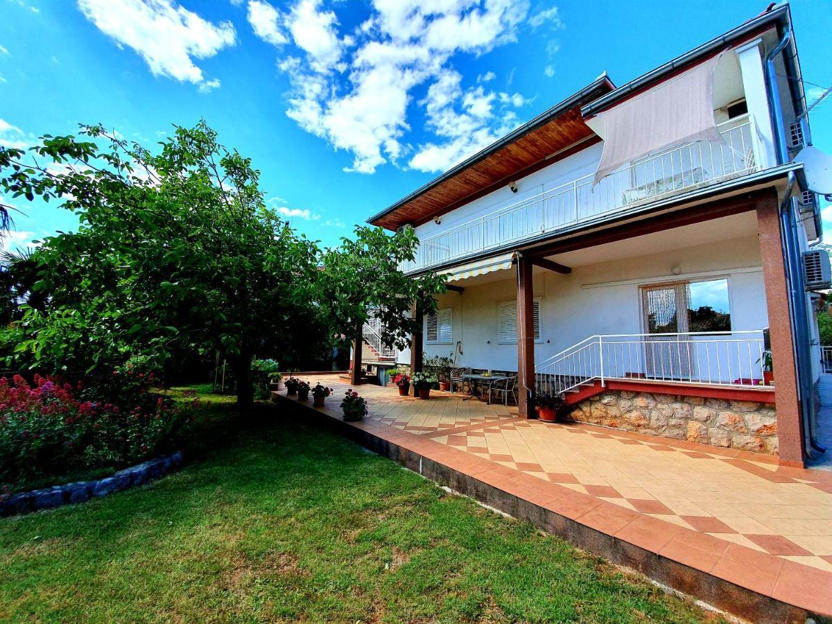 Apartamani Katarina Vl.Ilija Jusup Apartment Стариград-Пакленица Екстериор снимка
