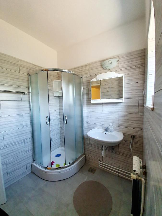 Apartamani Katarina Vl.Ilija Jusup Apartment Стариград-Пакленица Екстериор снимка