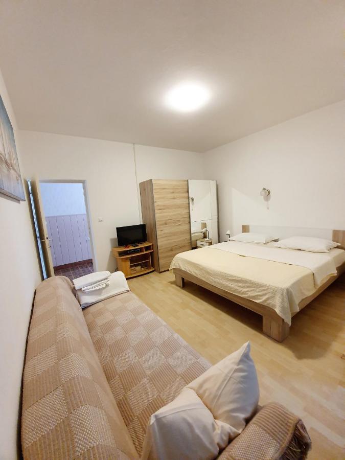 Apartamani Katarina Vl.Ilija Jusup Apartment Стариград-Пакленица Екстериор снимка