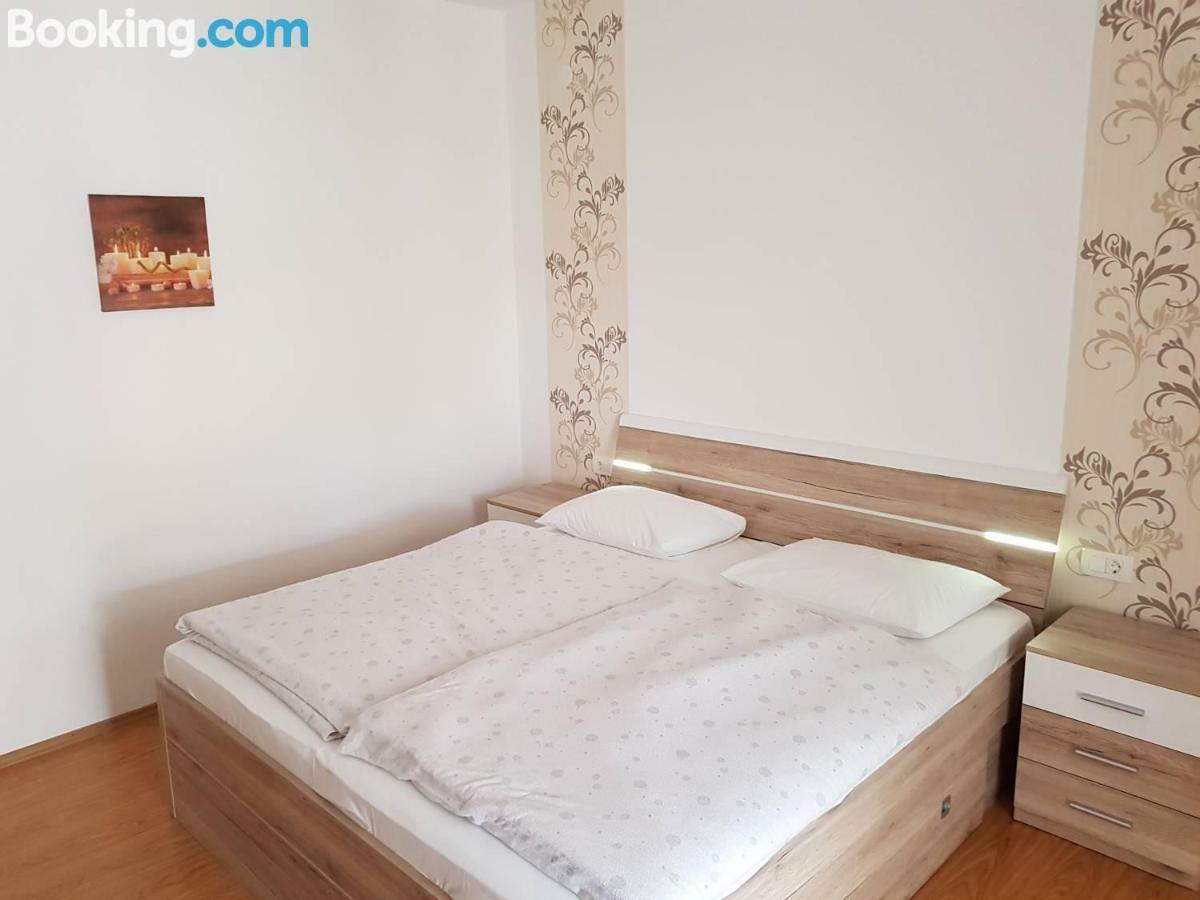 Apartamani Katarina Vl.Ilija Jusup Apartment Стариград-Пакленица Екстериор снимка