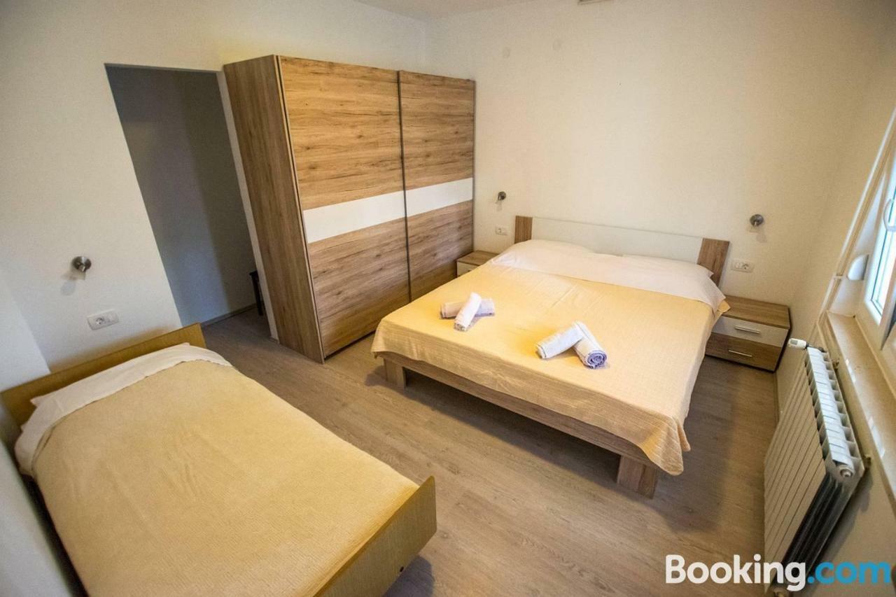 Apartamani Katarina Vl.Ilija Jusup Apartment Стариград-Пакленица Екстериор снимка