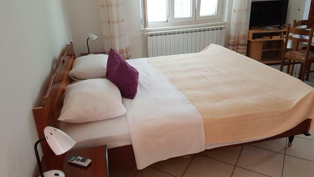Apartamani Katarina Vl.Ilija Jusup Apartment Стариград-Пакленица Екстериор снимка