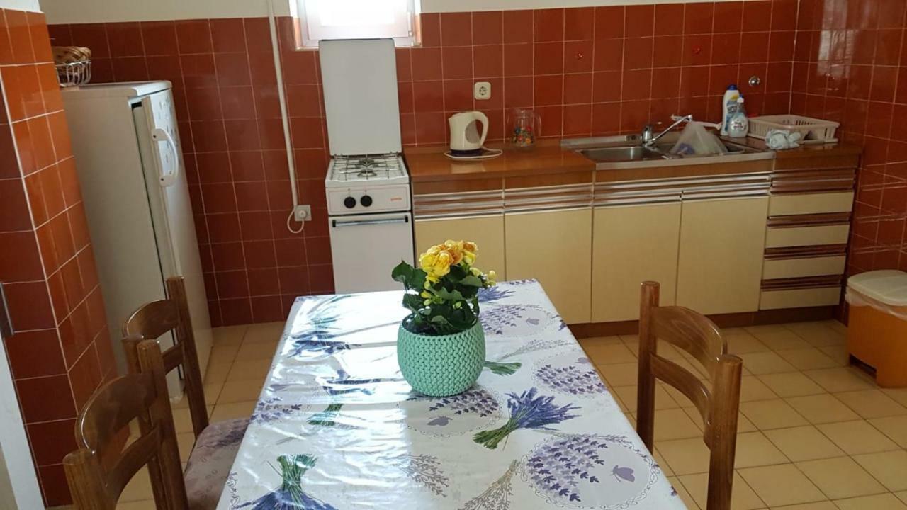Apartamani Katarina Vl.Ilija Jusup Apartment Стариград-Пакленица Екстериор снимка