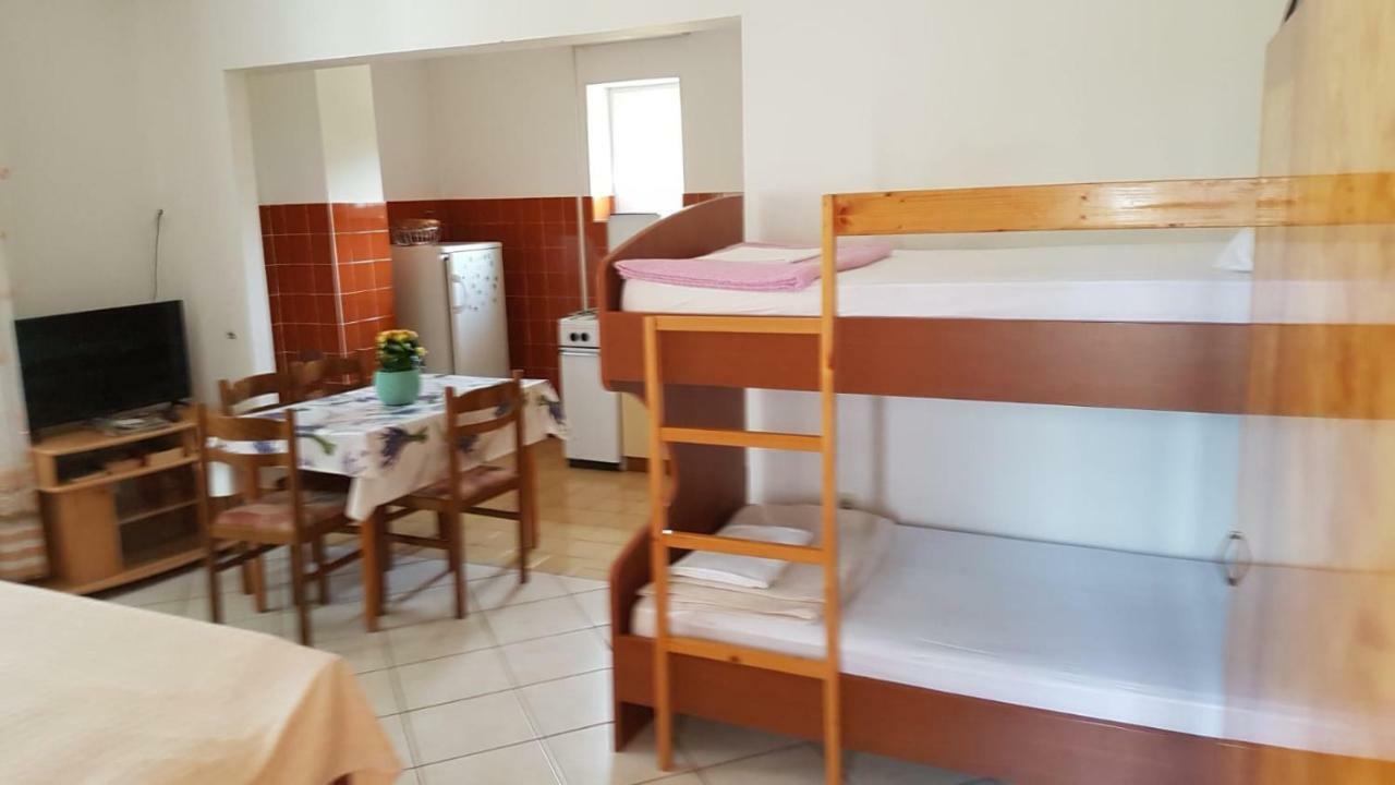 Apartamani Katarina Vl.Ilija Jusup Apartment Стариград-Пакленица Екстериор снимка